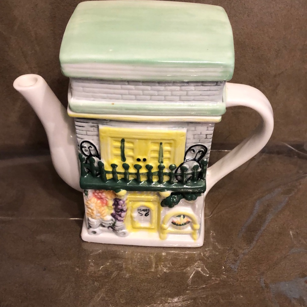 Adorable Vintage House Teapot